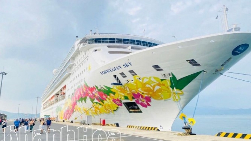 Cruise ship Norwegian Sky brings 1,950 tourists to Khanh Hoa